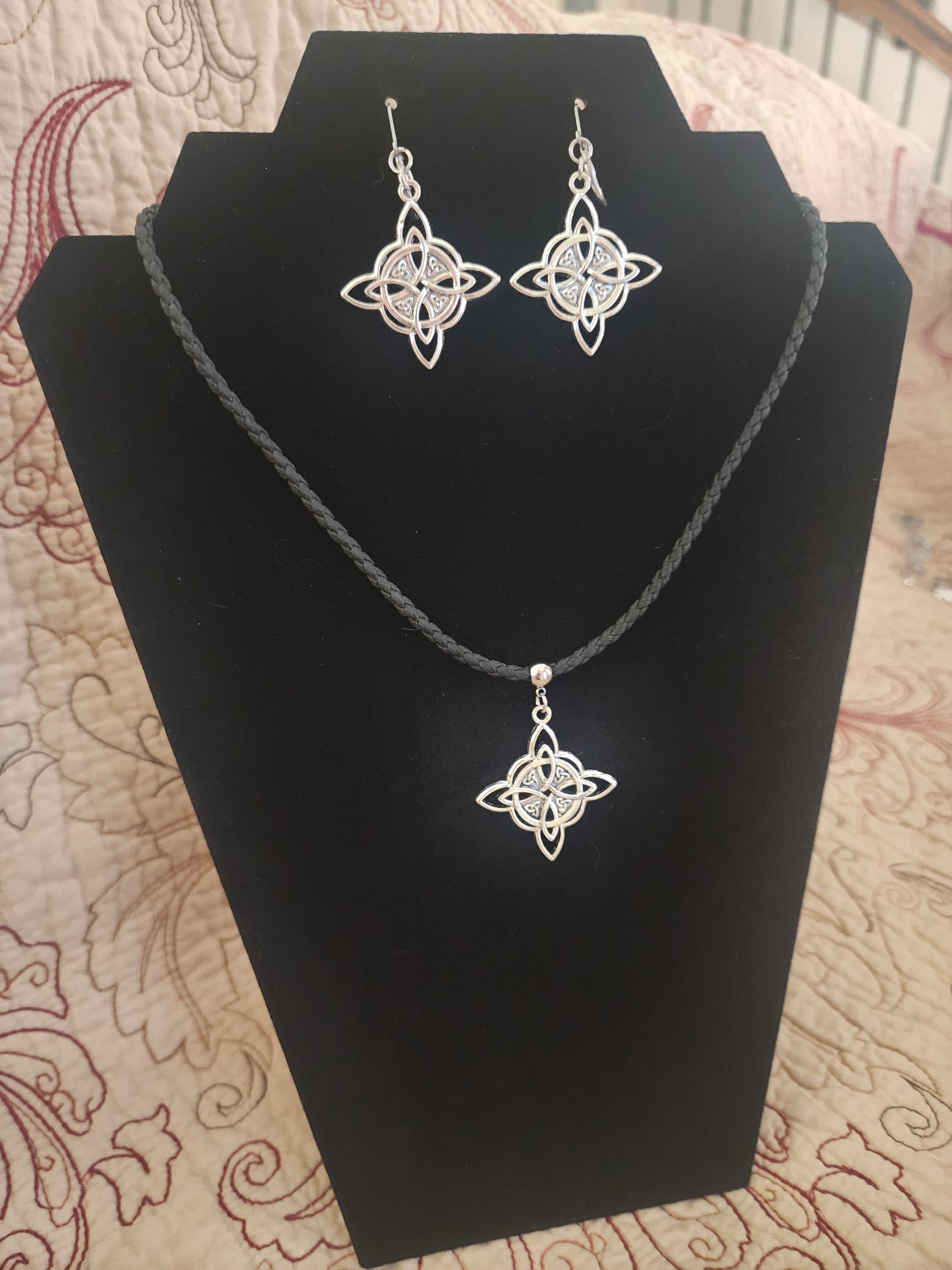 Celtic witches knot necklace with earrings set