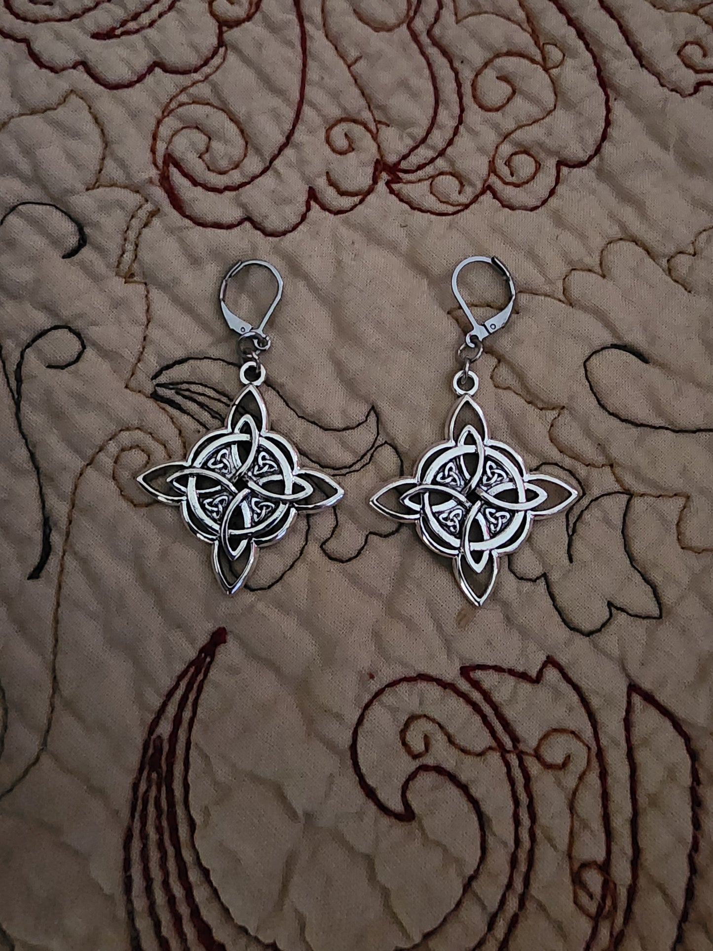 Celtic witches knot necklace with earrings set